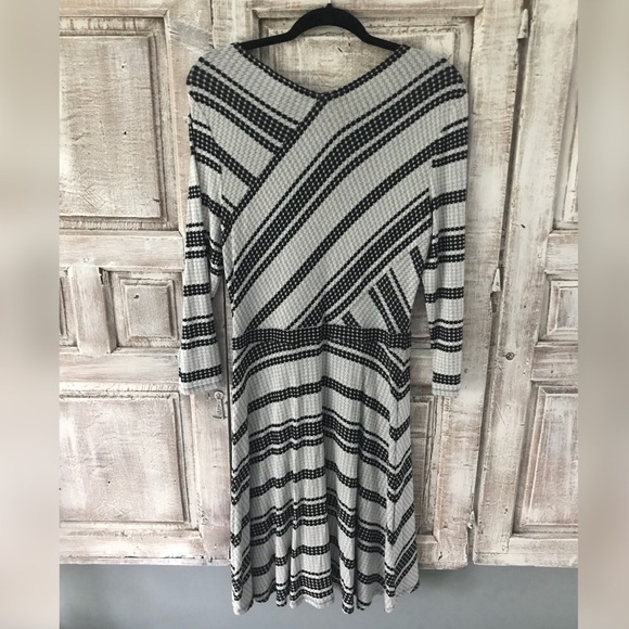 BCBGMaxAzria Kenji Striped Dress Fit & Flare (L) - Picture 5 of 5